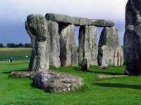 tury-v-angliu-Stonehenge_1.jpg