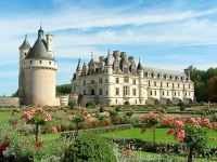 tury-v-paris-tury-vo-franciu-chenonceau-castle.jpg